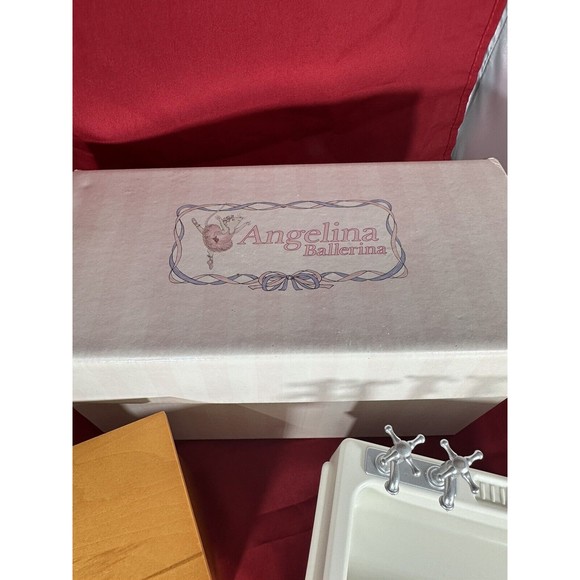 Angelina Ballerina Kitchen‎ Cabinet & Sink Set - Picture 2 of 11